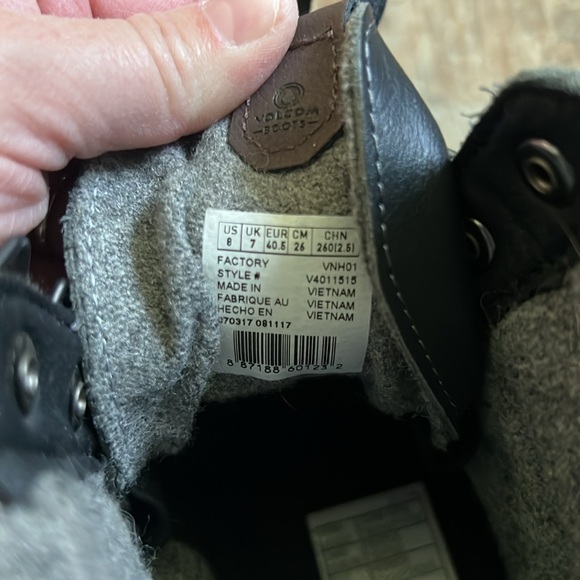 Mens Volcom Boots - Picture 4 of 9